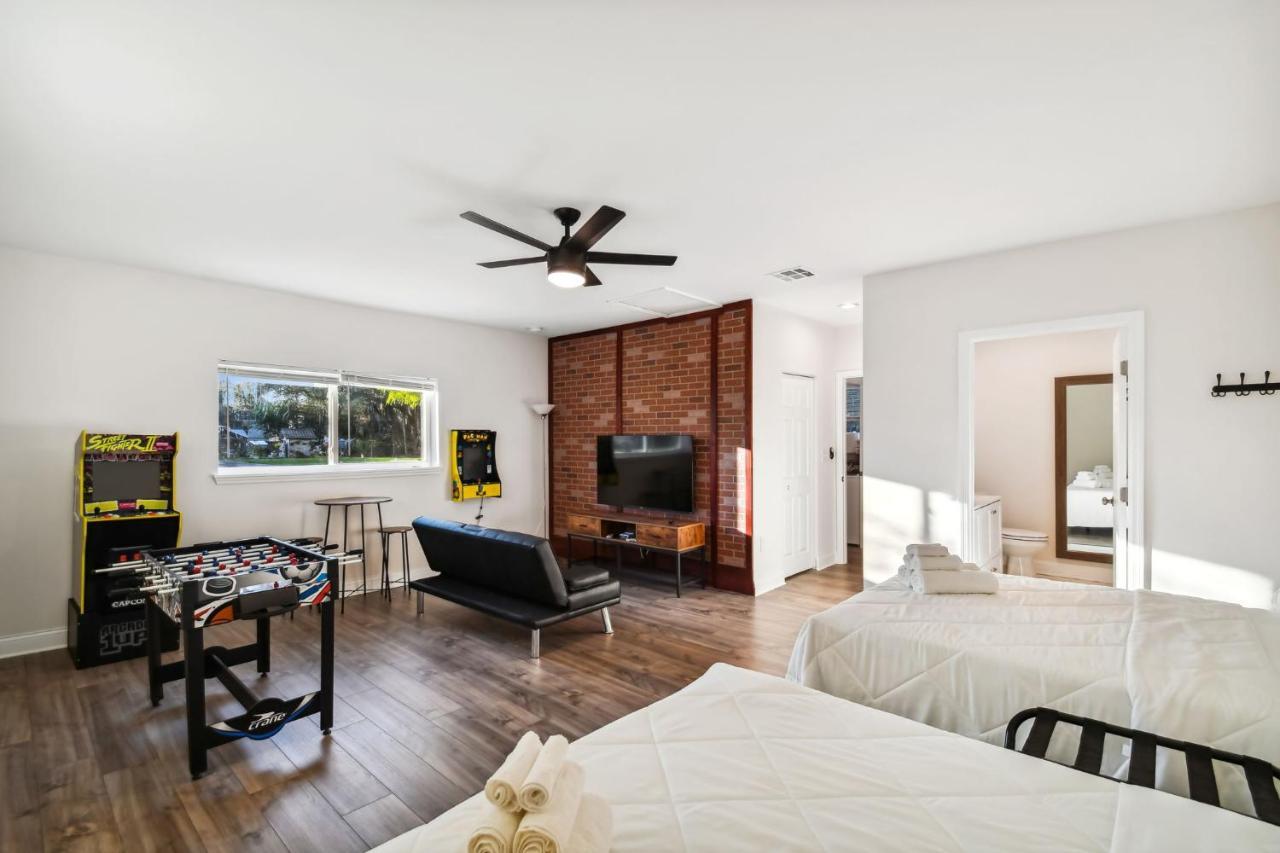 Plush Sheets, Games!, Huge Backyard, Massage Chair Τάμπα Εξωτερικό φωτογραφία