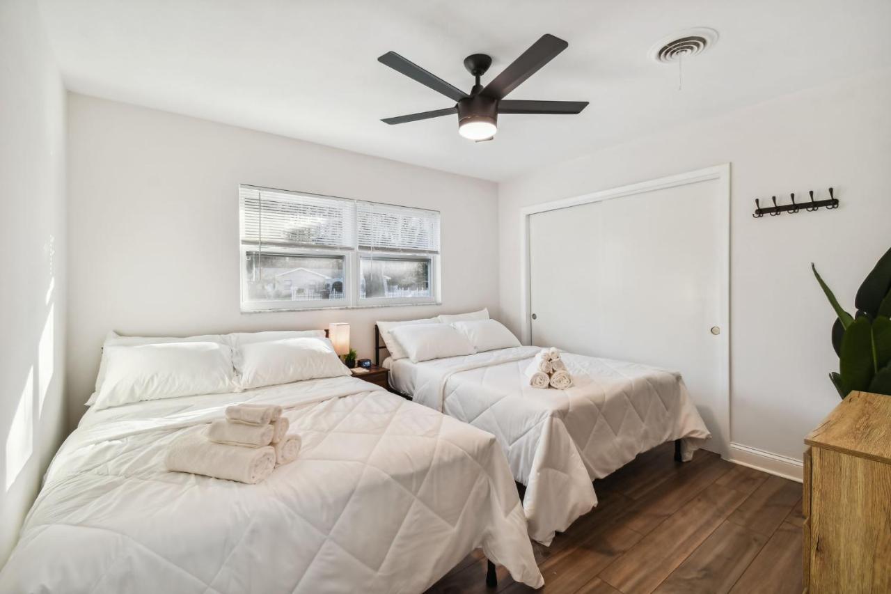 Plush Sheets, Games!, Huge Backyard, Massage Chair Τάμπα Εξωτερικό φωτογραφία