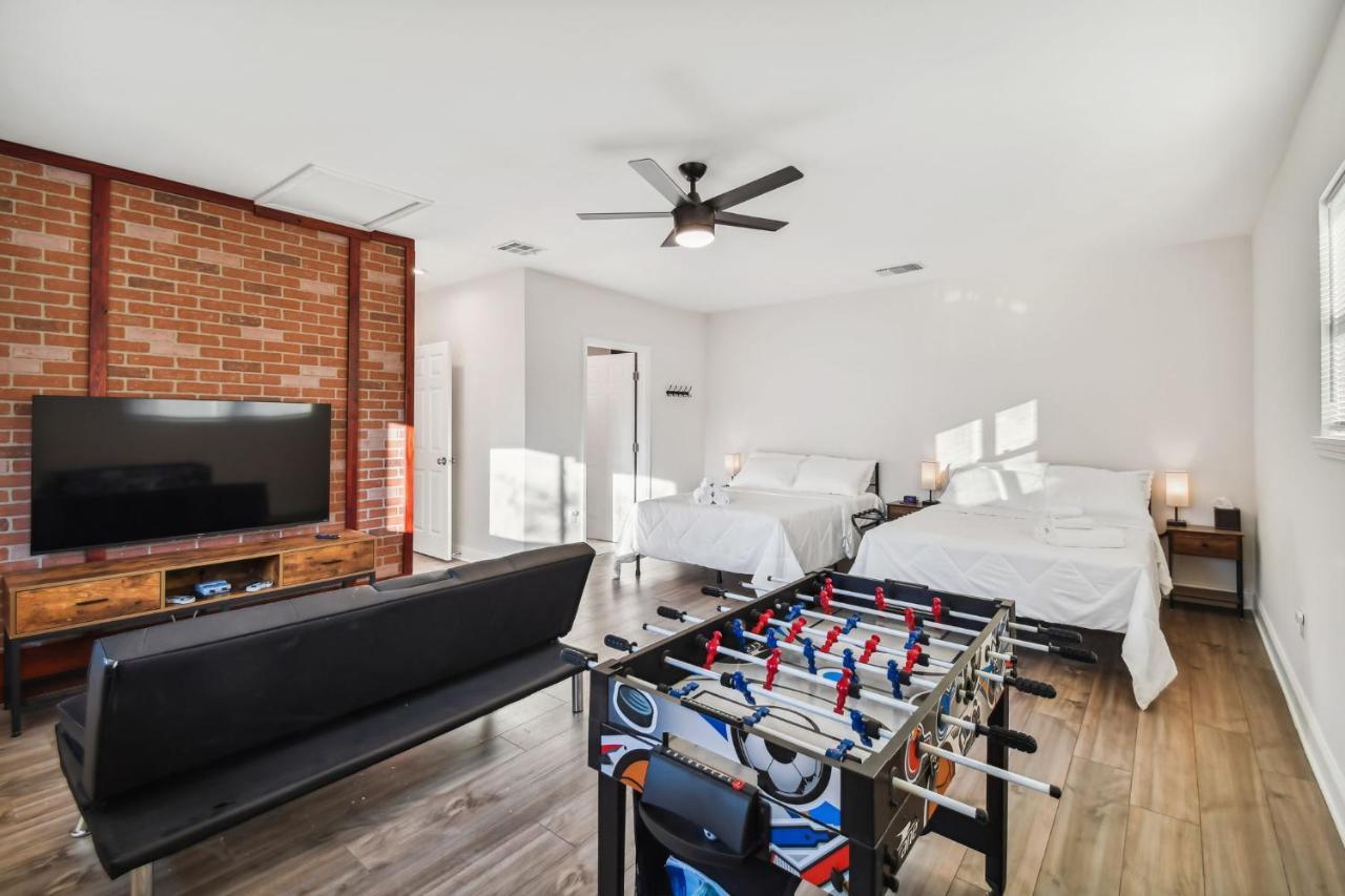 Plush Sheets, Games!, Huge Backyard, Massage Chair Τάμπα Εξωτερικό φωτογραφία