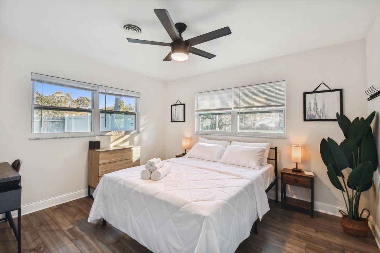 Plush Sheets, Games!, Huge Backyard, Massage Chair Τάμπα Εξωτερικό φωτογραφία