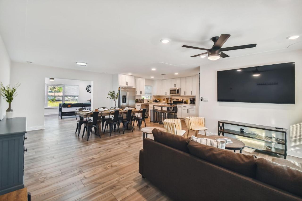 Plush Sheets, Games!, Huge Backyard, Massage Chair Τάμπα Εξωτερικό φωτογραφία